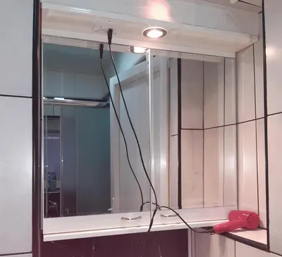 a mirror with a red phone on a shelf at Viktoria brdo in Žarkovo