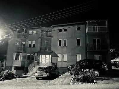 two cars parked in front of a building at President app Arandjelovac in Arandjelovac