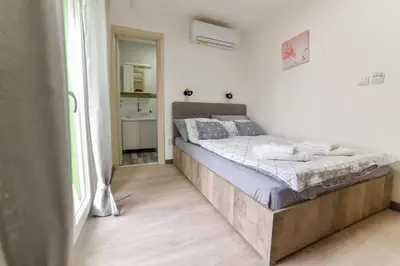 a bedroom with a large bed in a room at Apartmani Statik SD in Smederevo