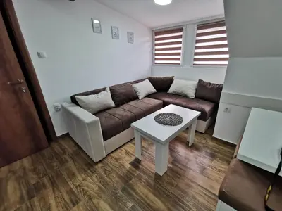 a living room with a couch and a table at Sobe i Apartmani Casa Mia in Pećinci