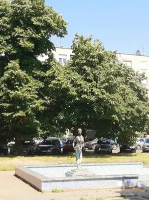 a statue of a man standing in a park at ADA, New Belgrade in Tošin Bunar