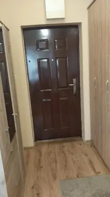 a brown door in a room with a wooden floor at Relax 2 besplatan parking in Obrenovac