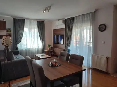 a living room with a table and a couch at Apartman AuRa in Arandjelovac