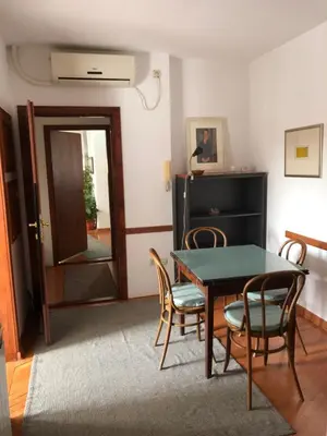 a dining room with a table and chairs and a mirror at Stan u samom centru Obrenovca, na Trgu 2 in Obrenovac