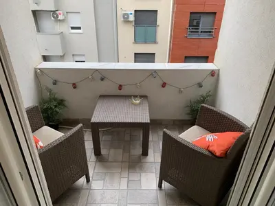 a patio with a table and chairs on a balcony at Jevtic in Vračar (historical)