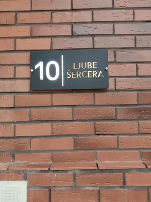 a sign on the side of a brick wall at Apartment Relax 1 in Belgrade