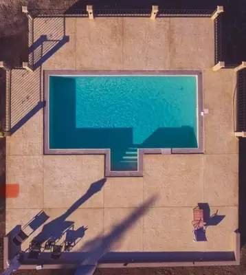 an overhead view of a swimming pool with chairs at Imanje POGLED in Arandjelovac