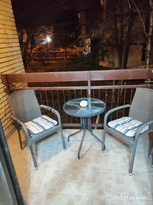 two chairs and a table on a balcony with a table and chairs at Stan na dan in Resnik