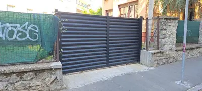 a black gate on the side of a building at Boba FREE PARKING in Zvezdara