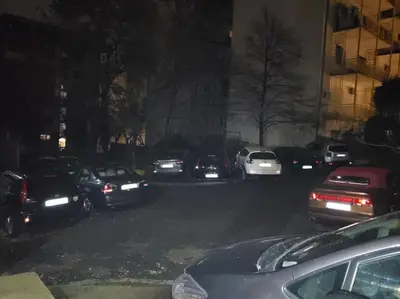 a group of cars parked on a street at night at Idealna lokacija. in Sajmište