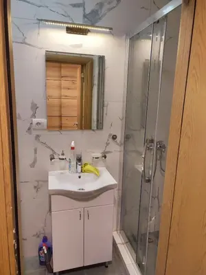 a bathroom with a sink and a shower at TiD Apartman LUX in Arandjelovac