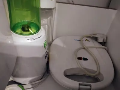 a blender and a toilet in a small room at Studio Sunset in Voždovac