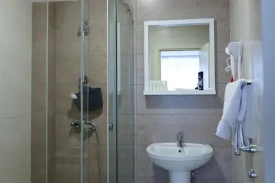 a bathroom with a shower and a sink at Smeštaj Tank, Pančevo in Salaši