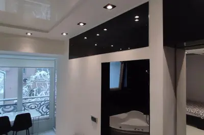 a room with a mirror and a balcony at Lux Spa Apartman na Vračaru in Vračar (historical)