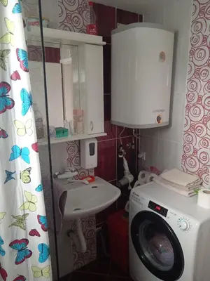 a bathroom with a washing machine and a sink at Apartman Hrkalovic in Arandjelovac