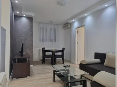 a living room with a couch and a table at stan Slavija in Sajmište