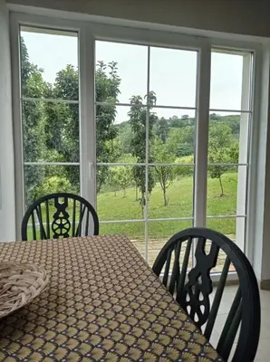 a dining room with a table and two chairs and a window at Vikendica Smokvica in Sremski Karlovci